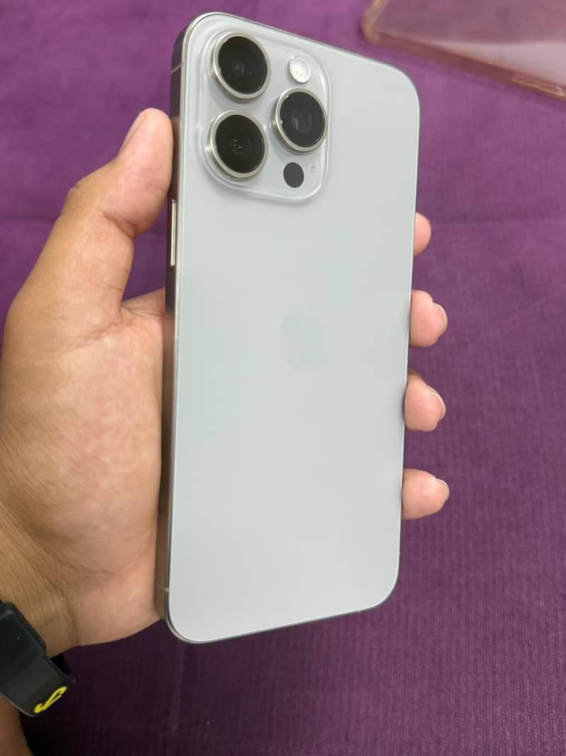 Apple iPhone 15 Pro Max 2