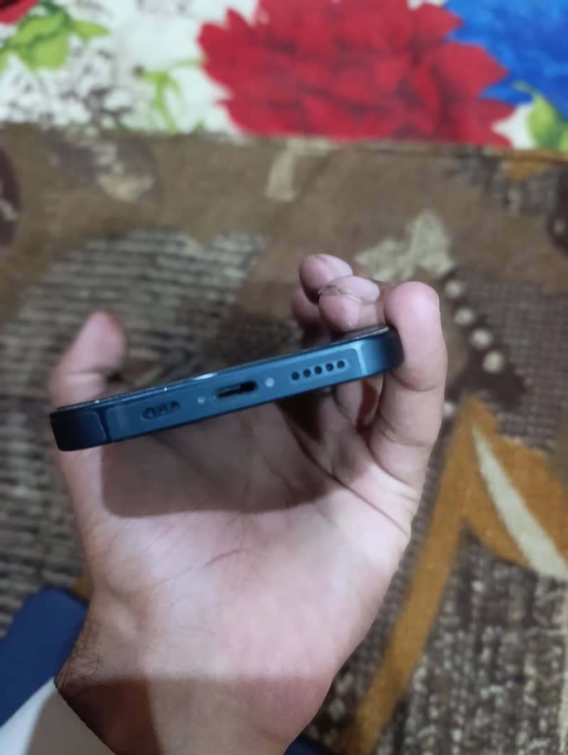 Iphone 13 4