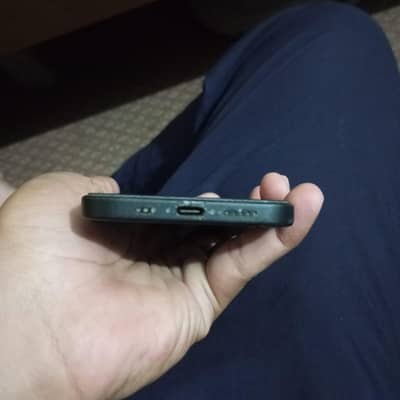 Apple iPhone 16
