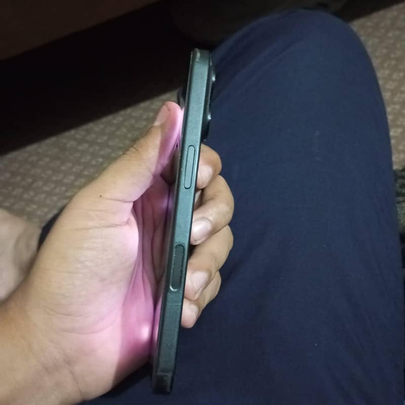 Apple iPhone 16 2