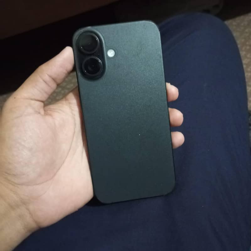 Apple iPhone 16 3