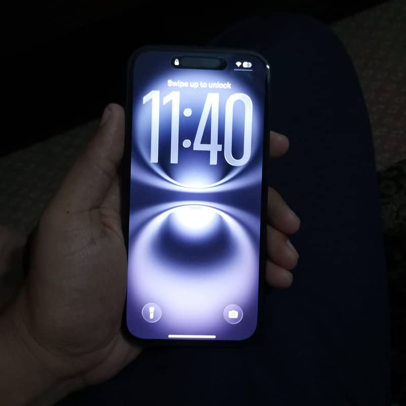 Apple iPhone 16 6