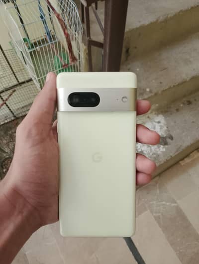 Google Pixel 7.    C . P . I . D approved