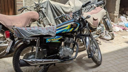 Honda CG 125 2026 Model, 900kms, Showroom Condition, Zero Meter