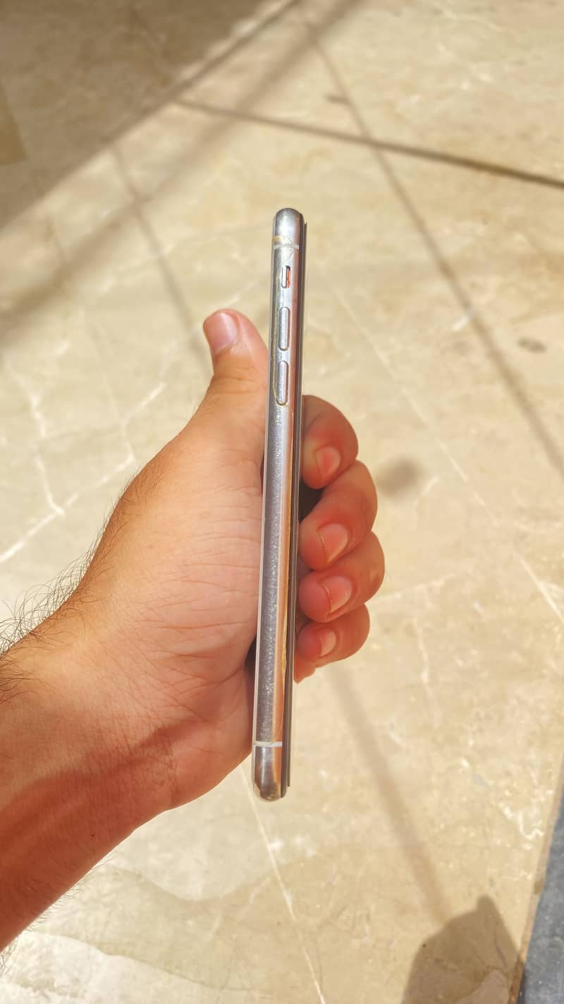 Apple iPhone X 3