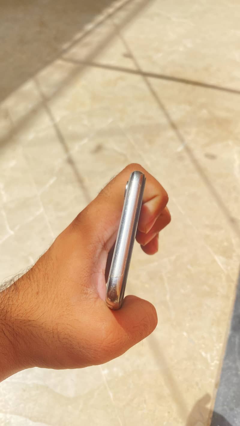 Apple iPhone X 4