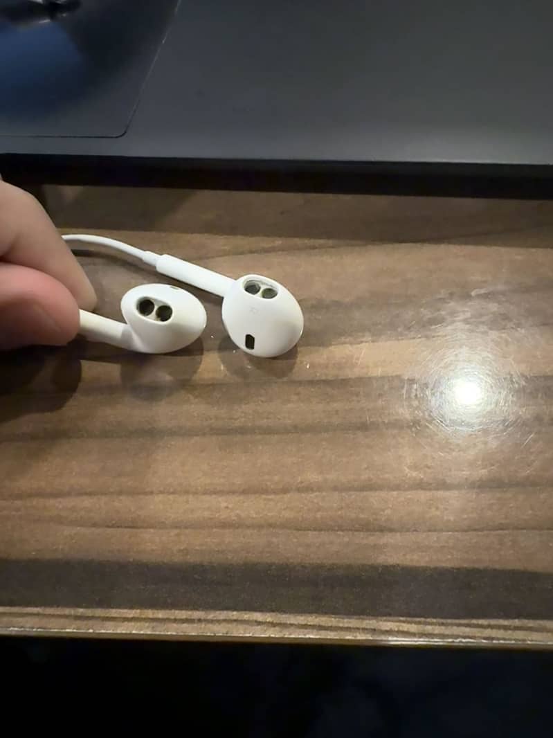 iPhone Lighting Handfree 1