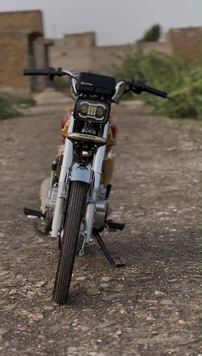 Honda 125 Special edition Gold