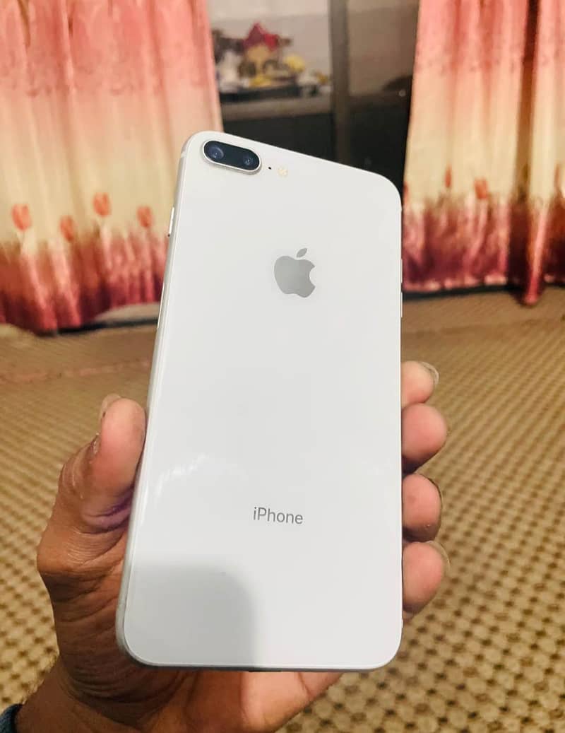 Apple iPhone 8 Plus 2