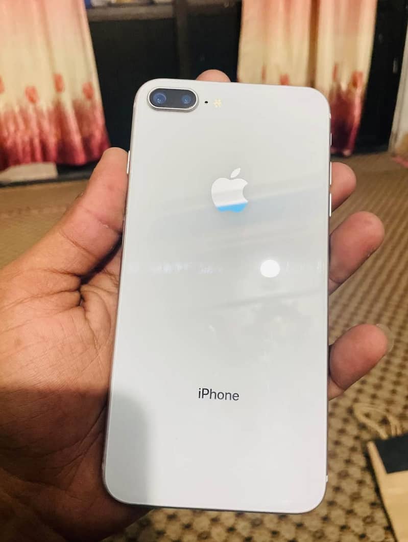 Apple iPhone 8 Plus 4