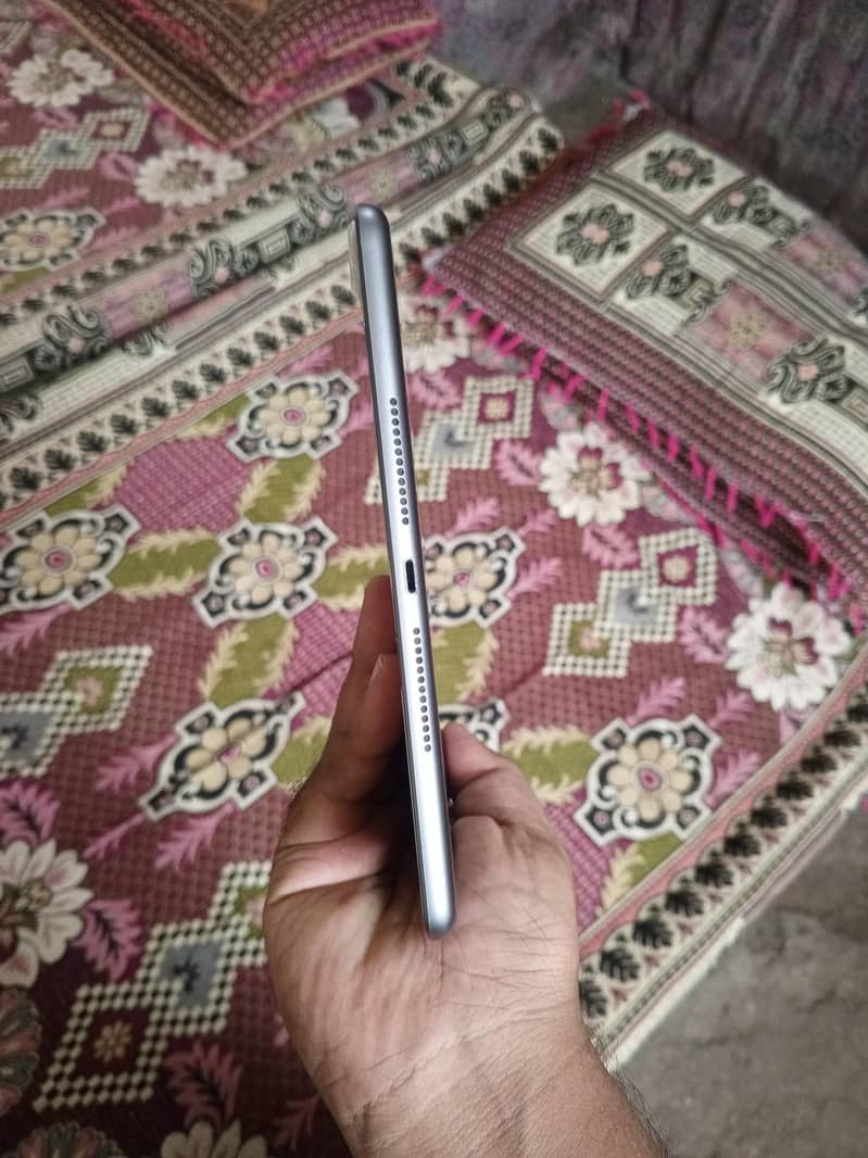 Ipad 7th Generation 128GB 6