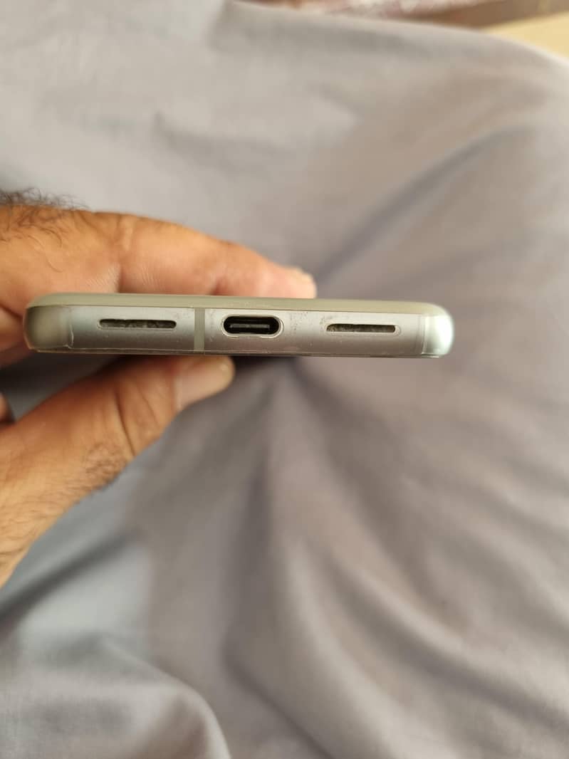 Google Pixel 8 4
