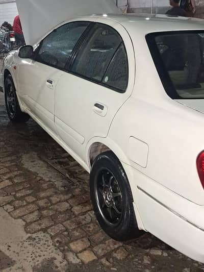 Nissan Sunny 2010