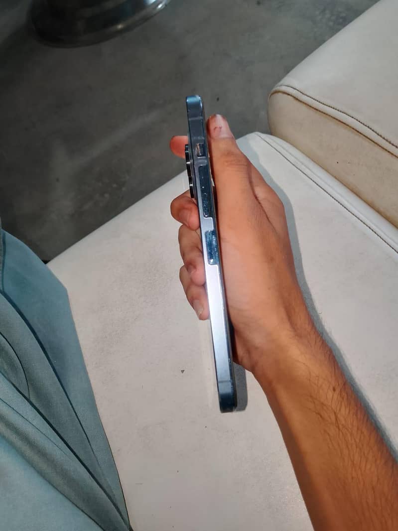 Apple iPhone 13 Pro Max 4