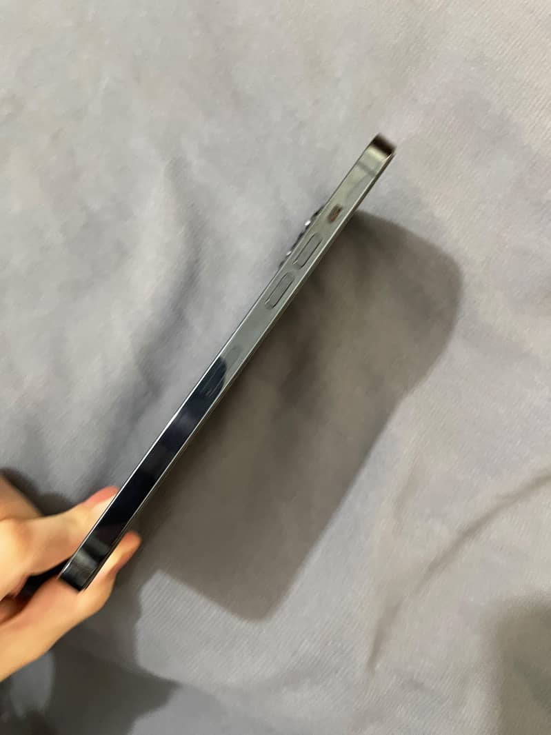 Apple iPhone 12 Pro Max 4