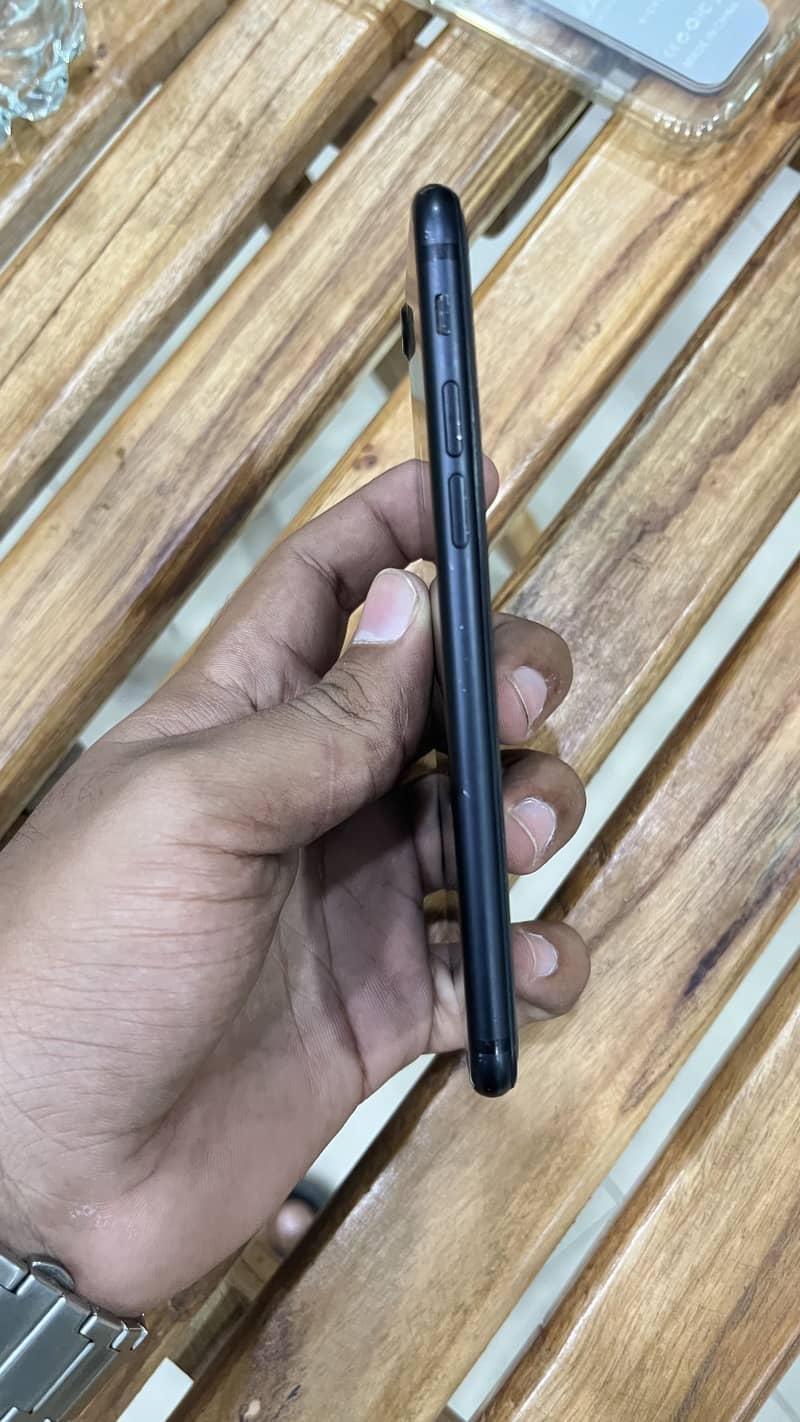 Apple iPhone 7 1