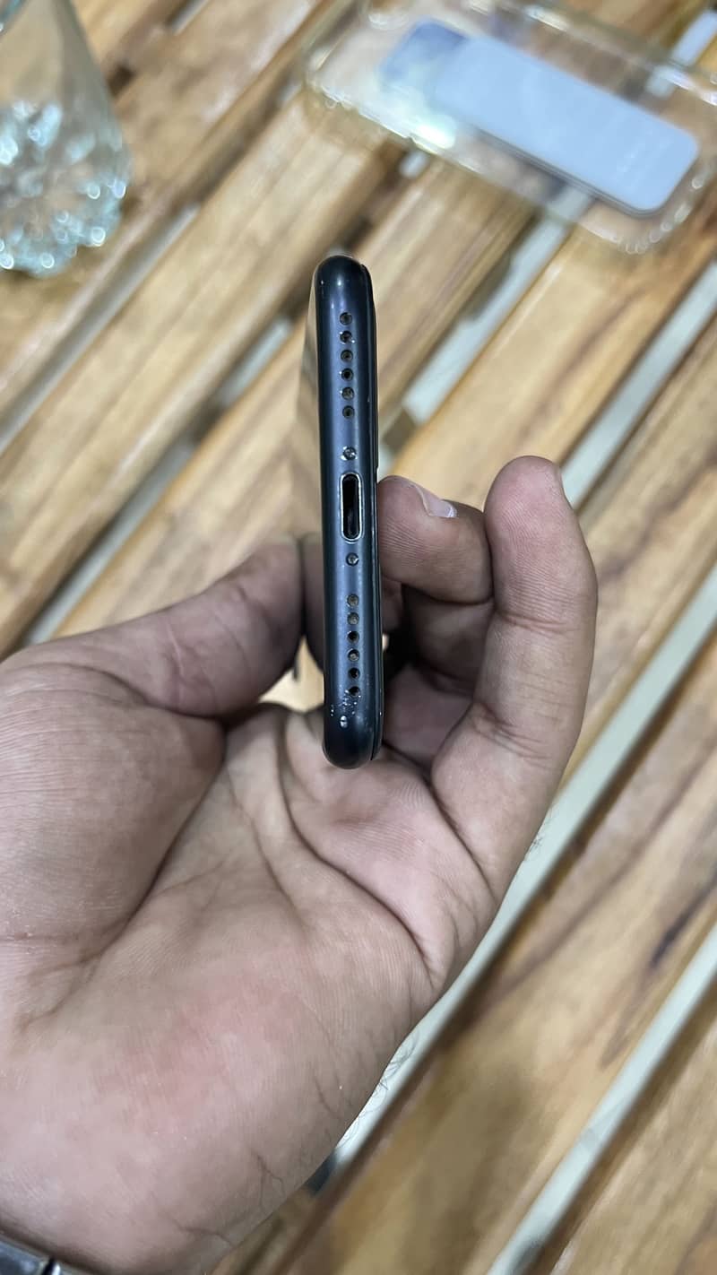 Apple iPhone 7 2