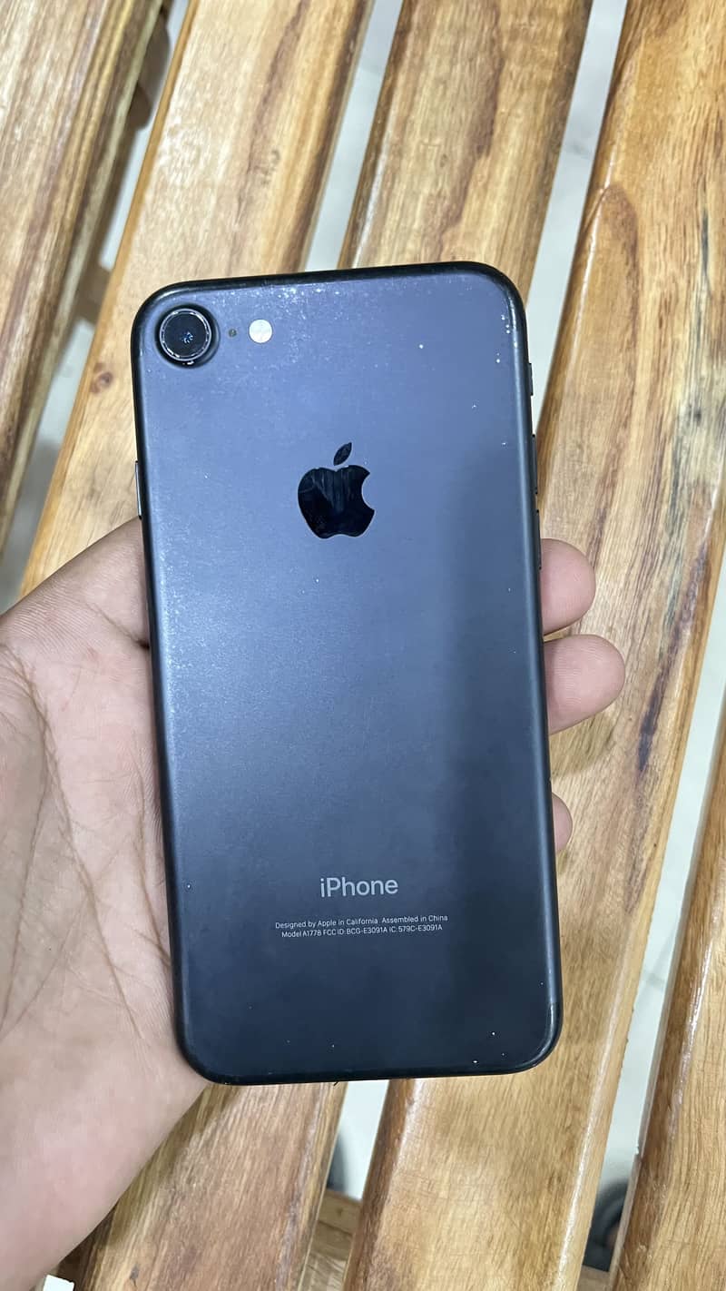 Apple iPhone 7 3