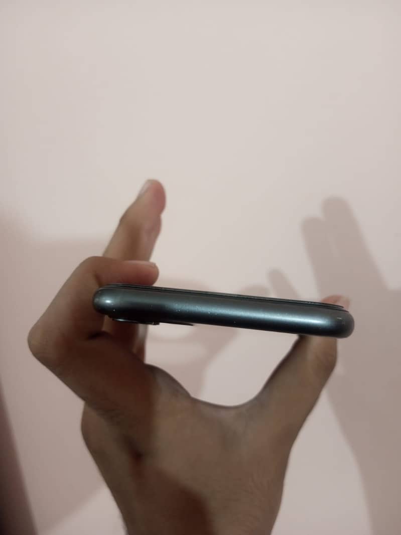 Apple iPhone 11 3