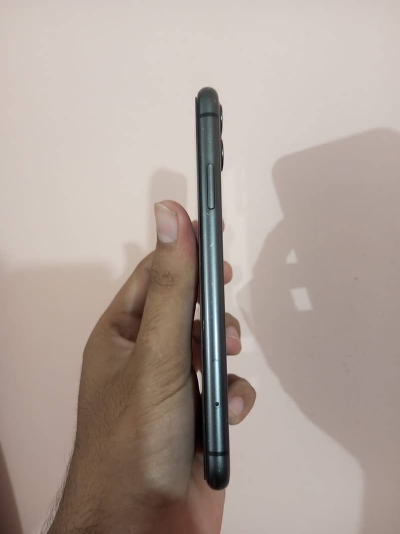 Apple iPhone 11 4