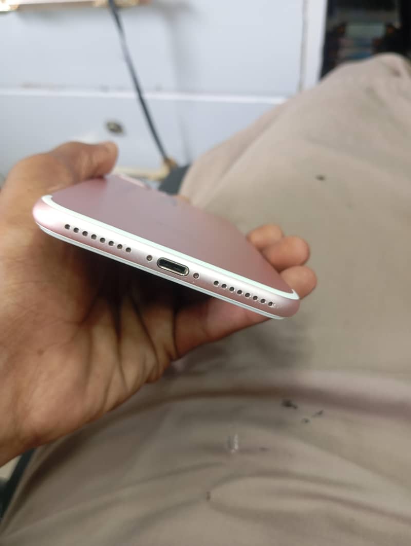 Apple iPhone 7 Plus 0