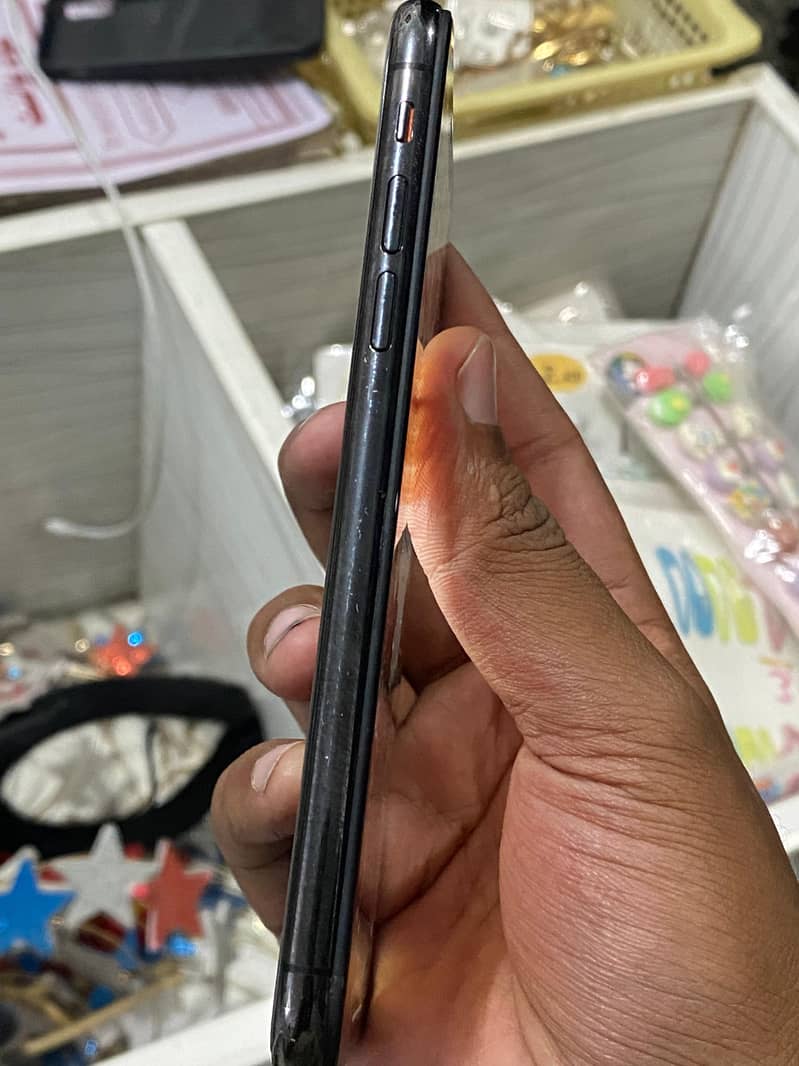 Apple iPhone X 4