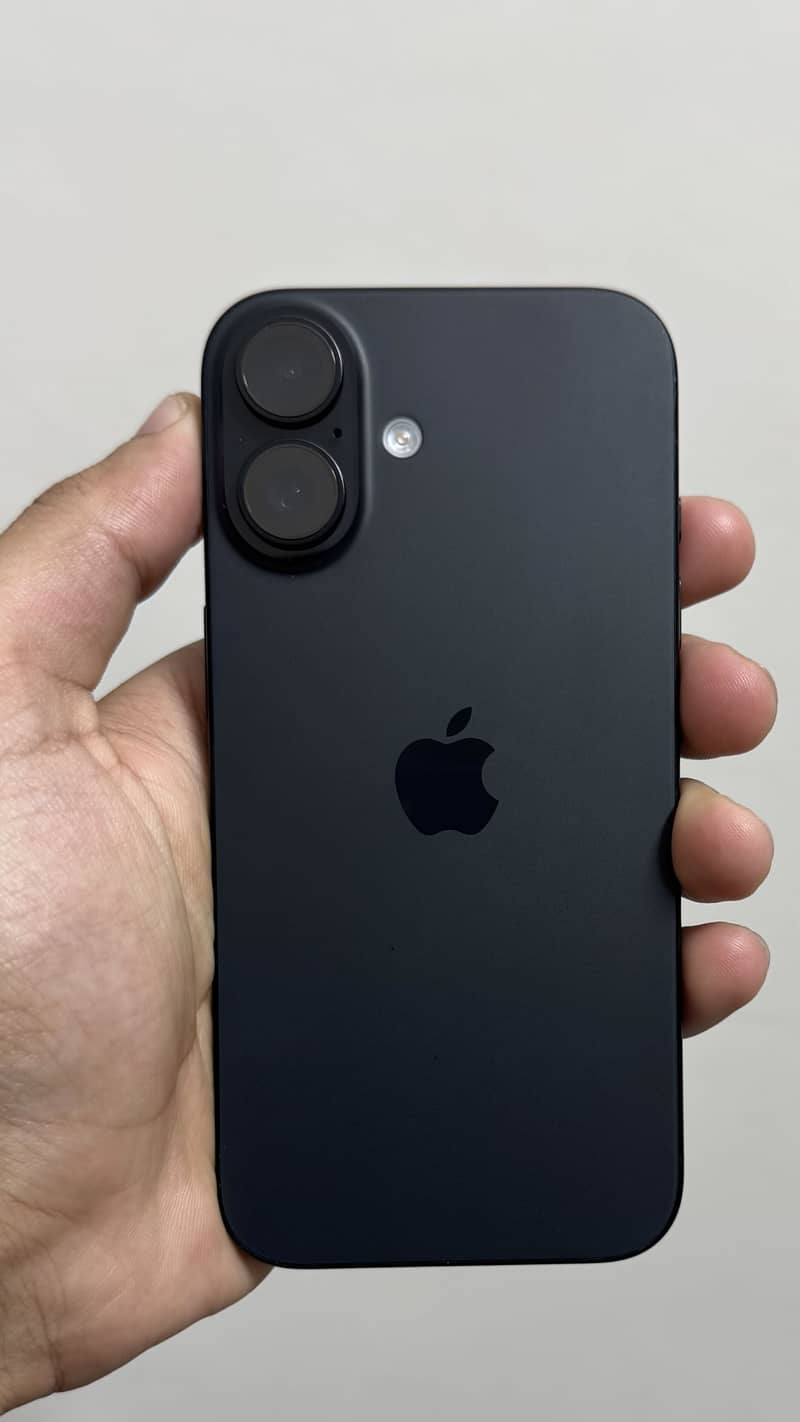 Apple iPhone 16 0