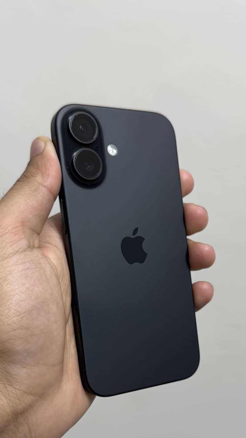 Apple iPhone 16 1