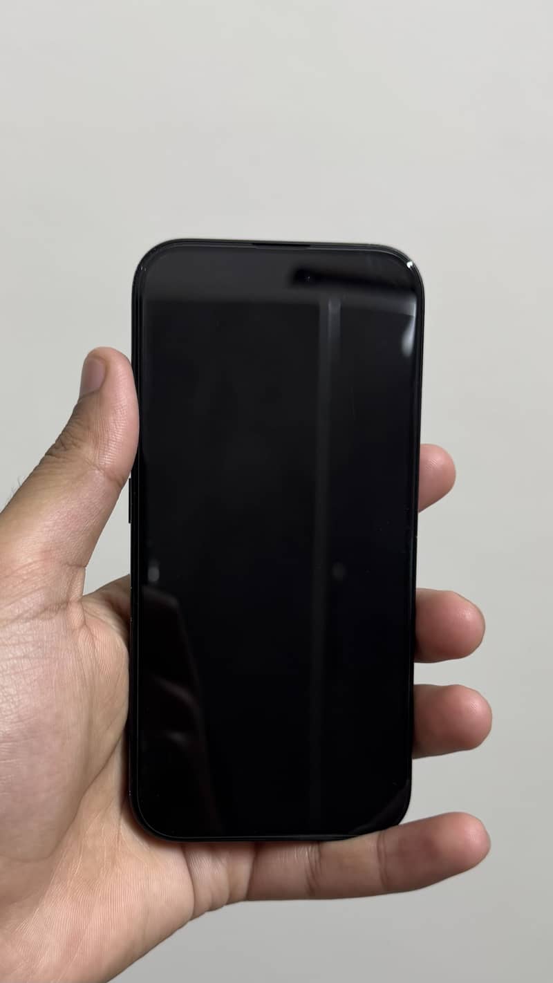 Apple iPhone 16 2