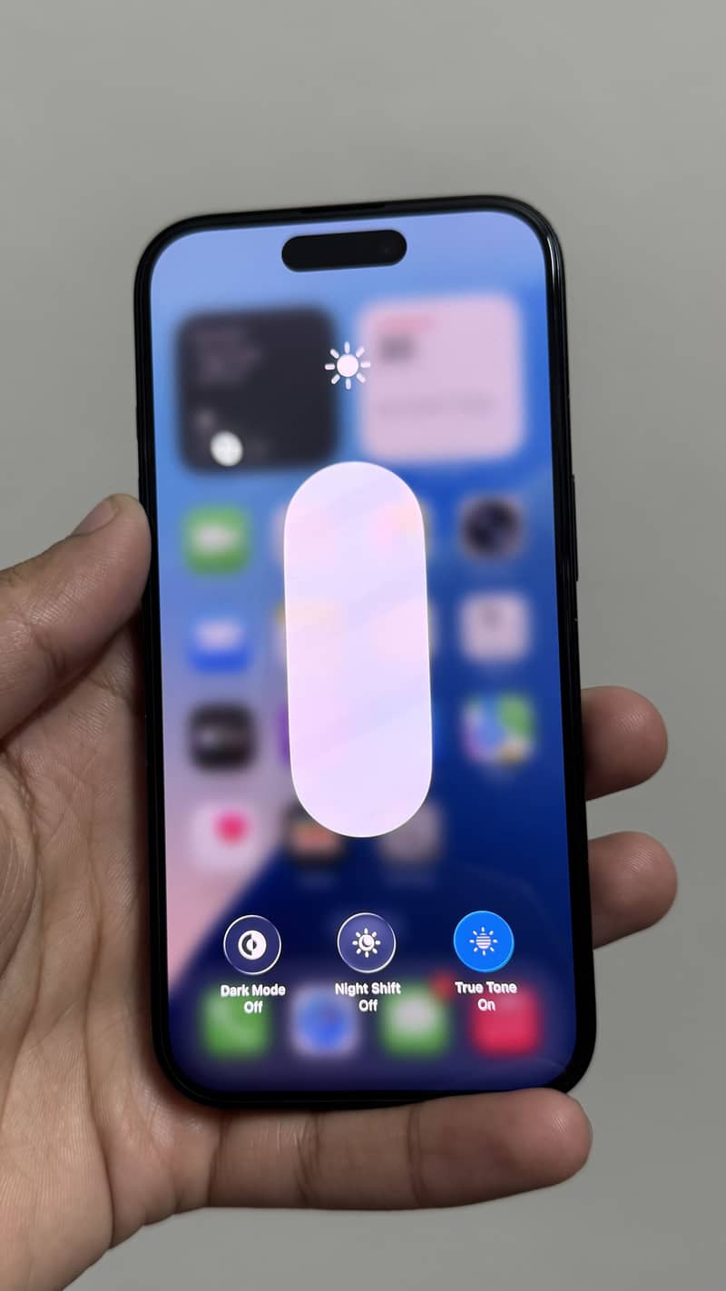 Apple iPhone 16 5