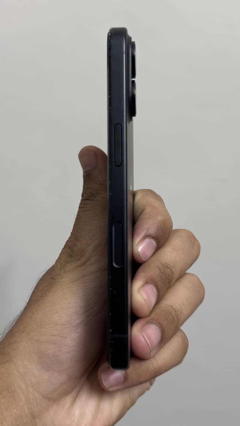 Apple iPhone 16 7
