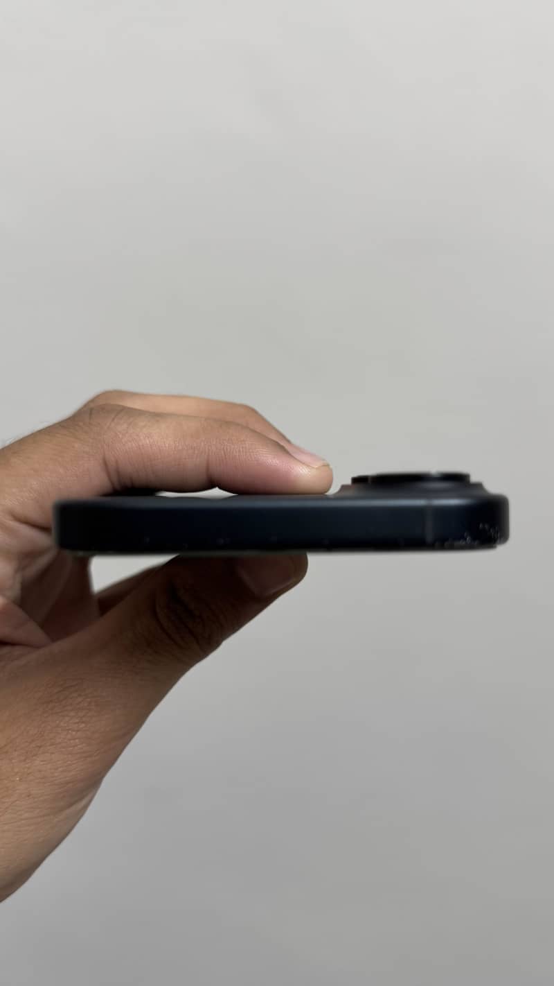 Apple iPhone 16 8