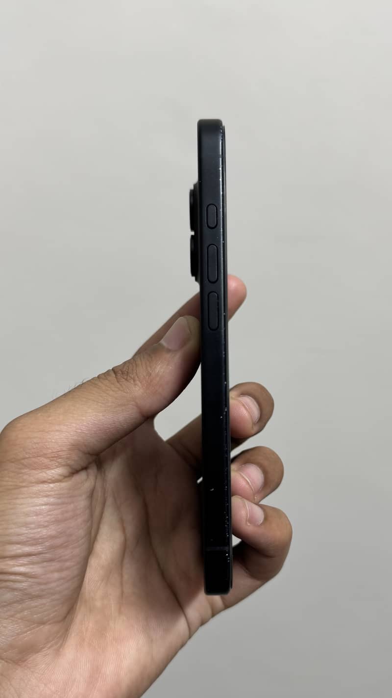 Apple iPhone 16 10