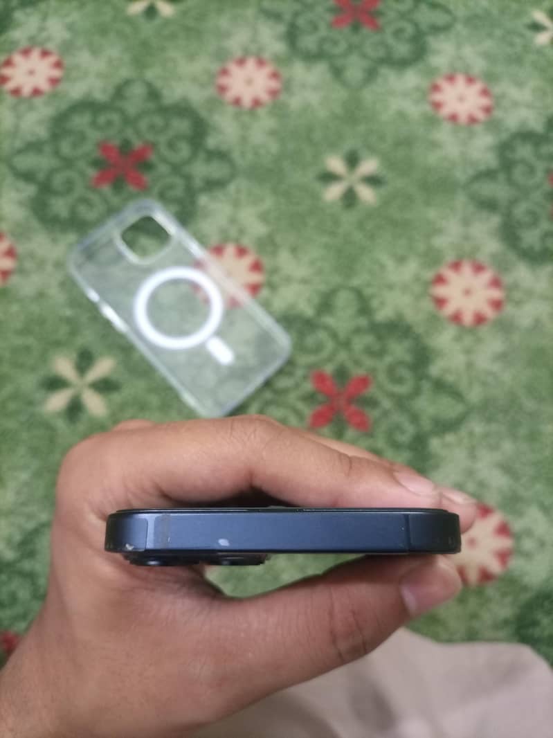 Apple iPhone 13 2