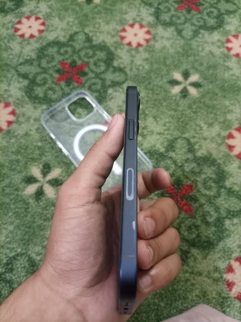 Apple iPhone 13 6