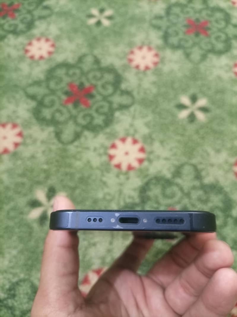 Apple iPhone 13 7