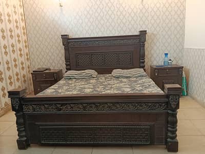 king size bed with dressinh table