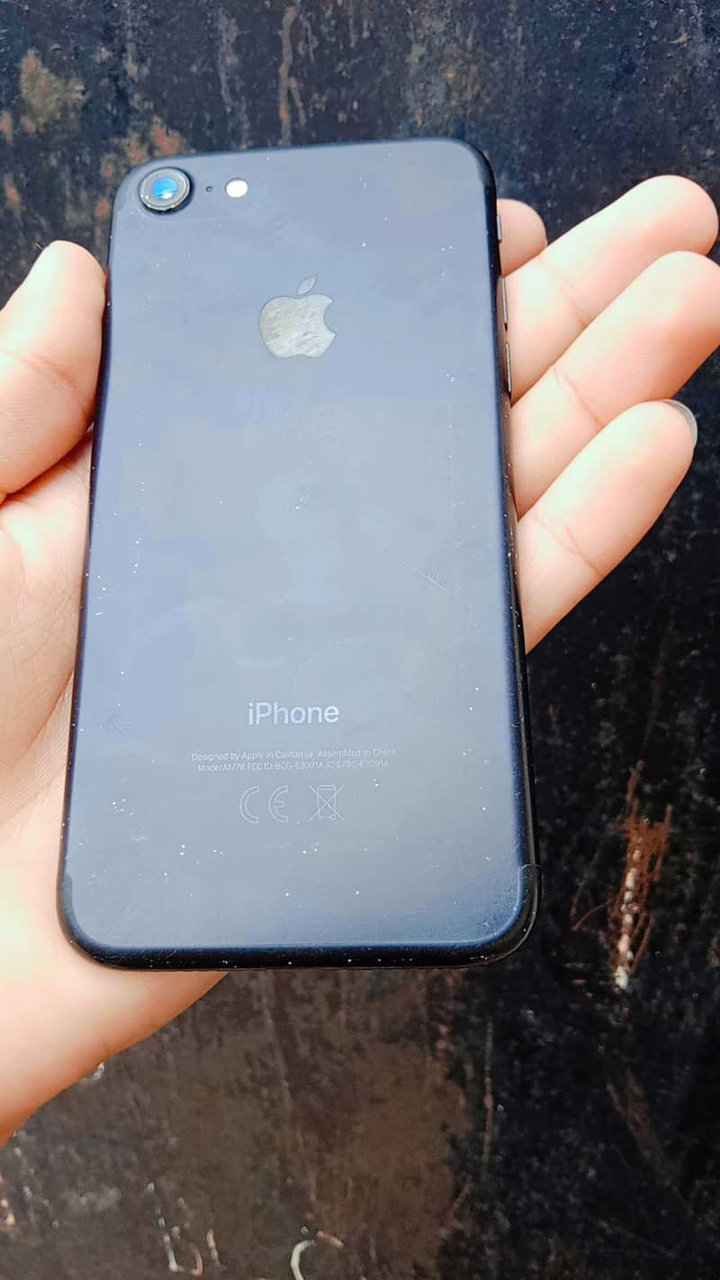 Apple iPhone 7 0