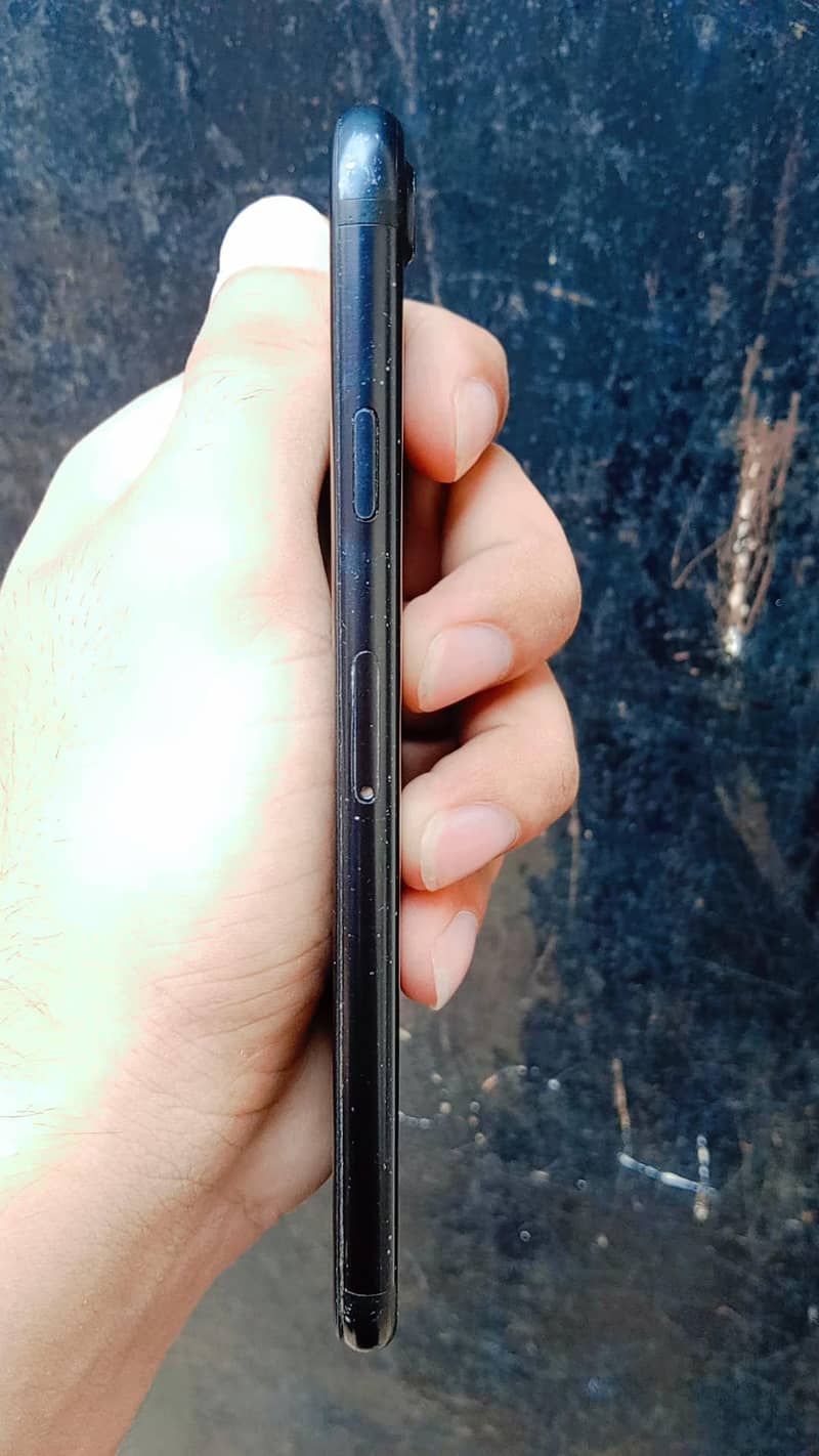 Apple iPhone 7 2