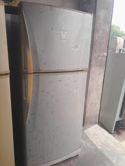 Dawlance medium size in good condition