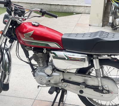 Hounda 125  23 model Self start red and silver  10/9 All ok