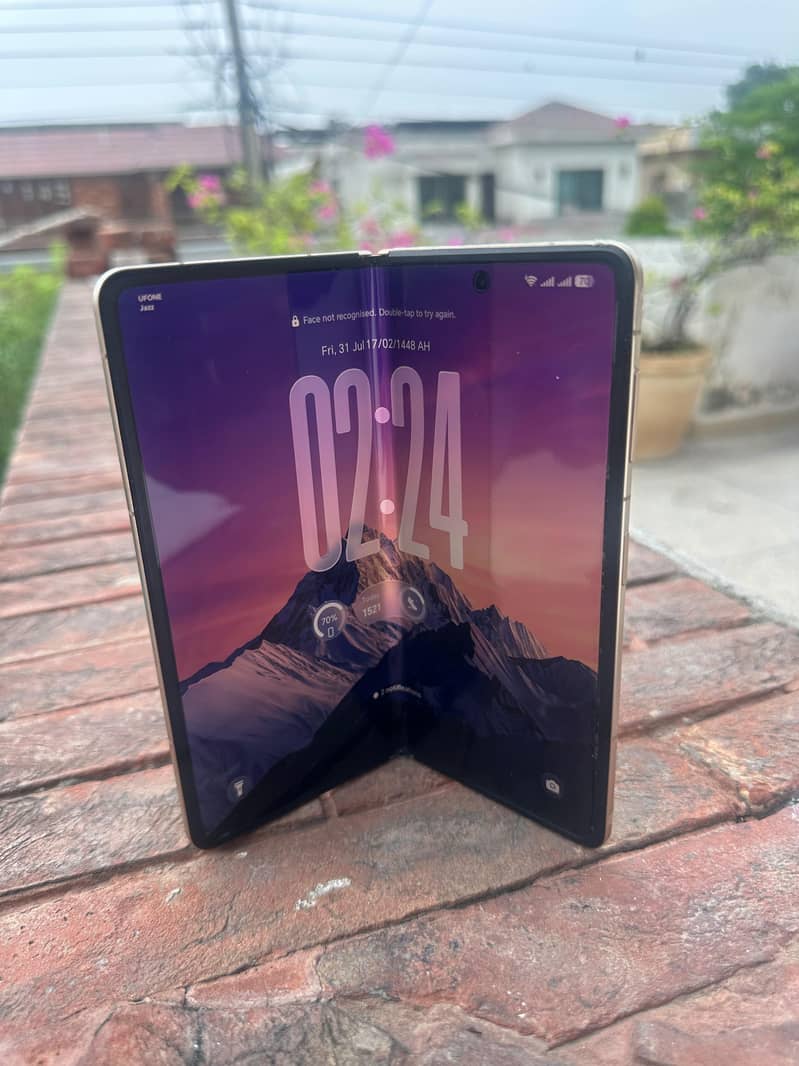 Honor Magic V5 2