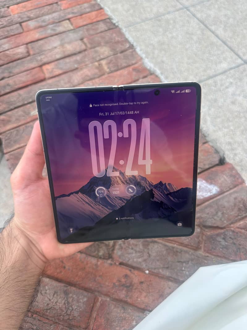Honor Magic V5 3