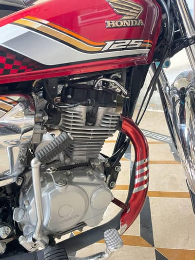 Hona CG 125 2k26 Silver Edition