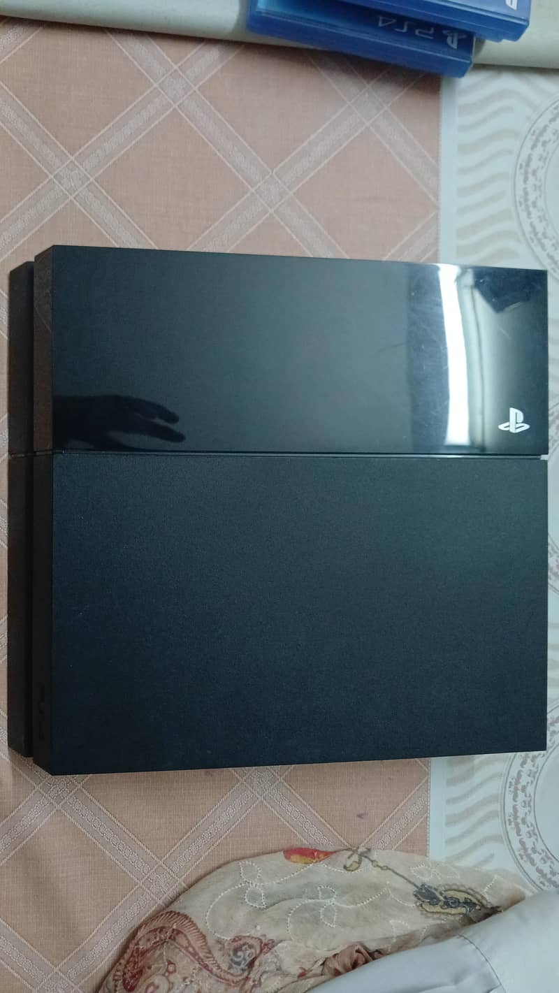 used ps4 with two controllers 0