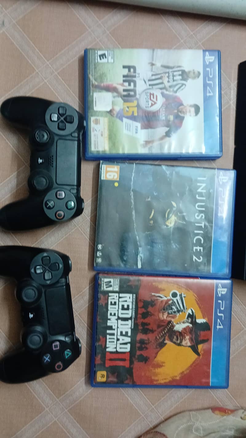 used ps4 with two controllers 1