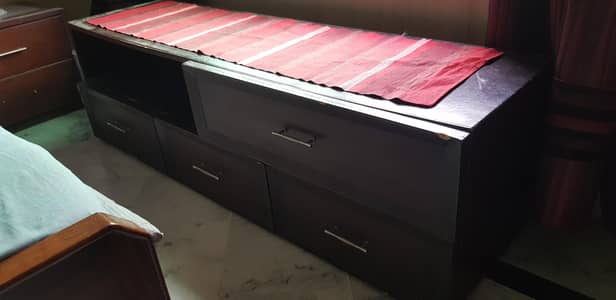 TV Bench