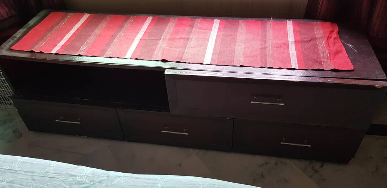 TV Bench 1