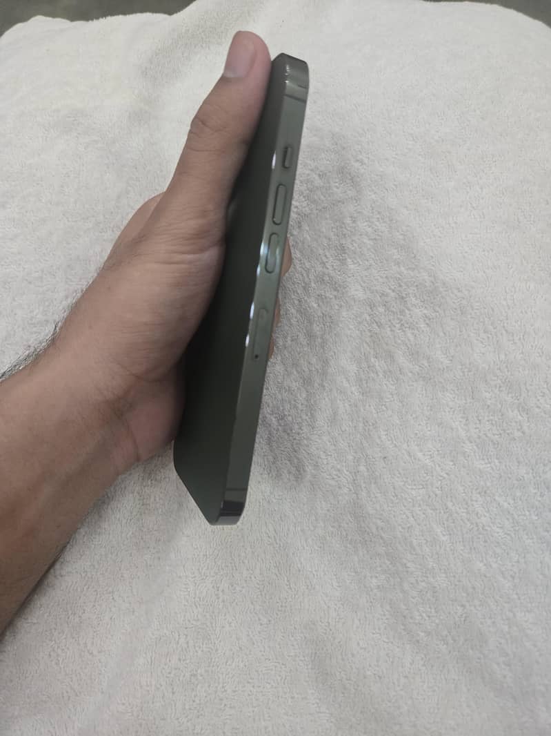 Apple iPhone 13 Pro(FU) 4