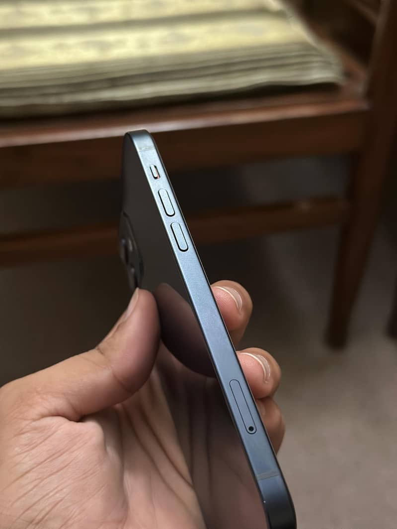 iPhone 12 3